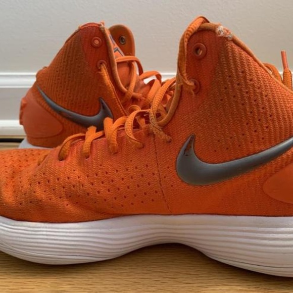 Nike Hyperdunks - Picture 2 of 4